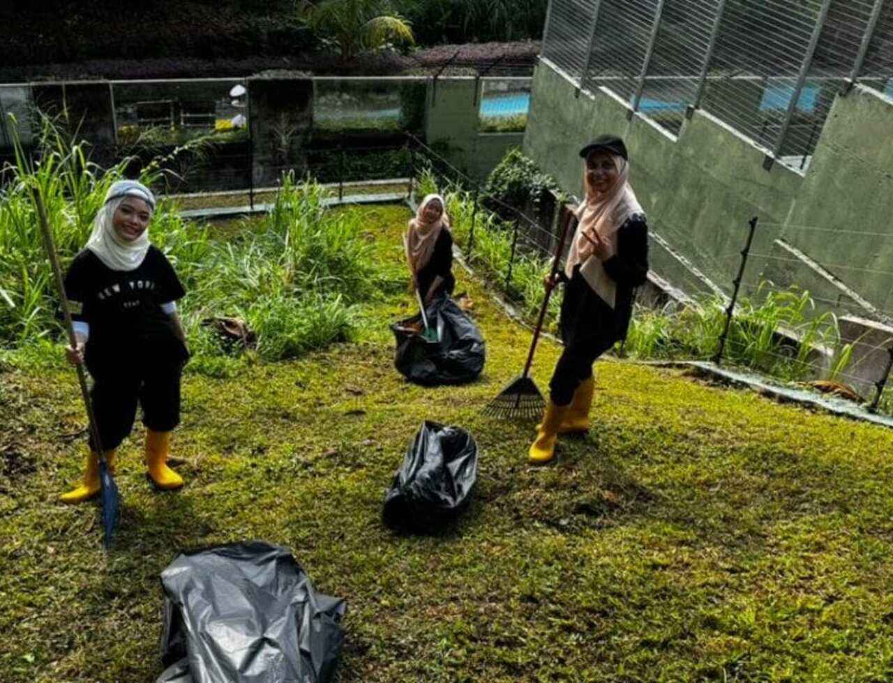 Love the Environment: Zoo Clean-Up Programme - iWAQF